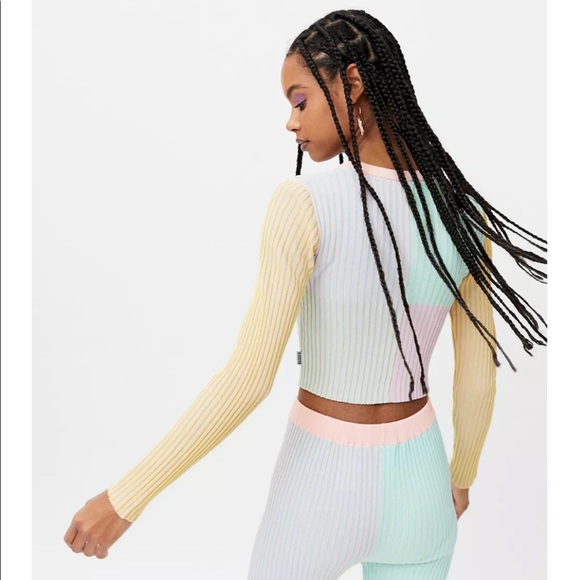 Ragged Colorblock Cropped Top - Picture 3 of 7